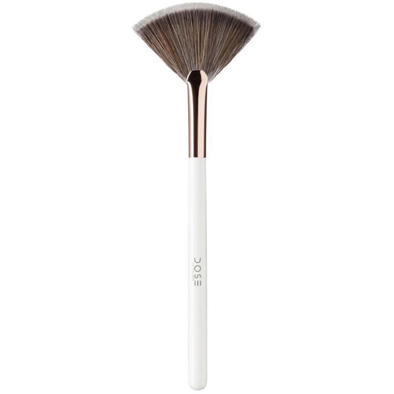 Pensula evantai pentru iluminator fan brush