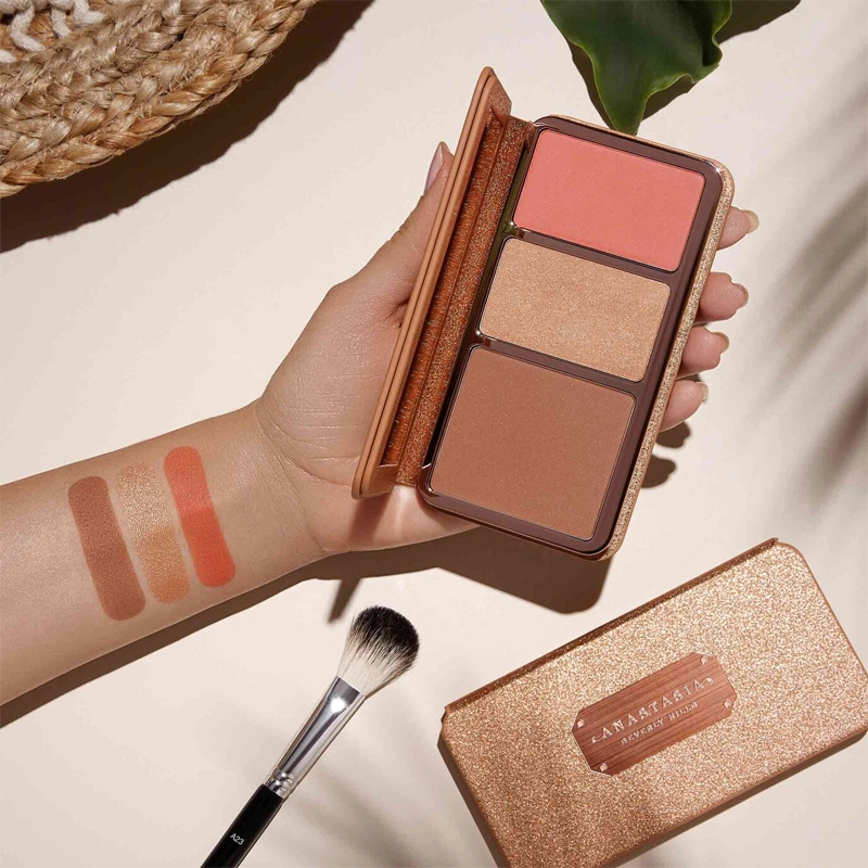 Face palette off to costa rica
