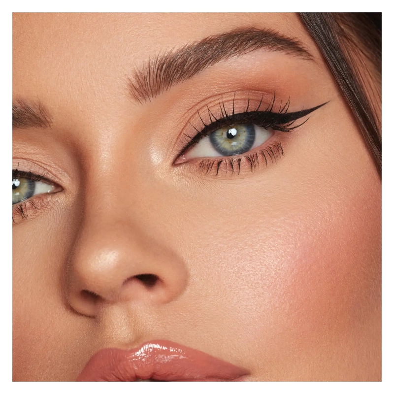 Carioca eyeliner enrich and elevate