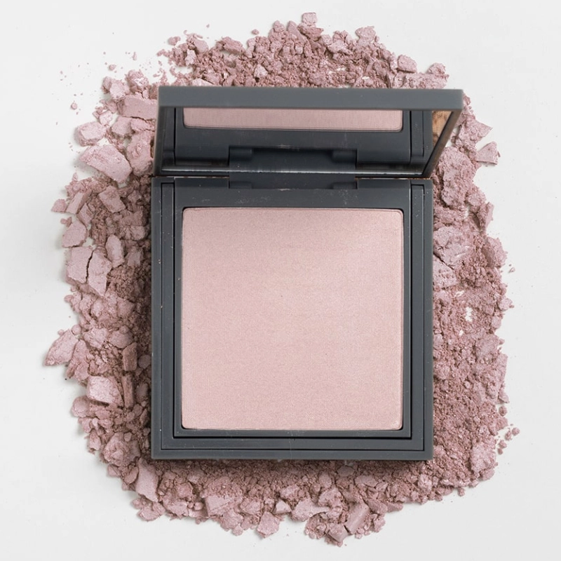 Iluminator compact powder highlighter